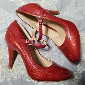 Gianni Bini red heels 9.5M
